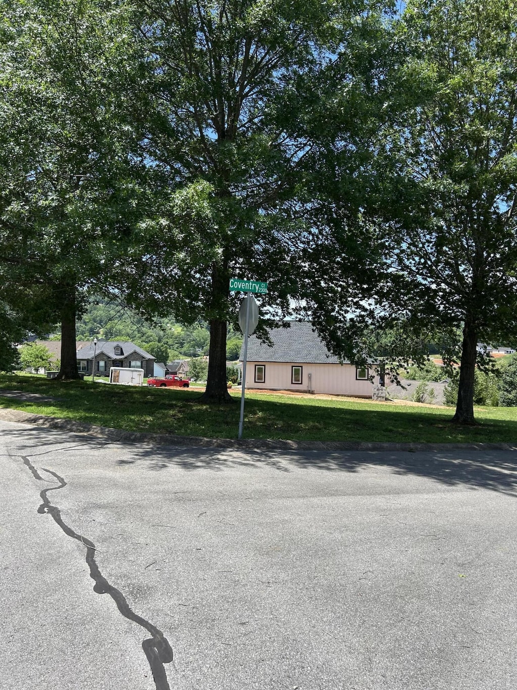 321 Kensington Dr, Morristown, TN 37814