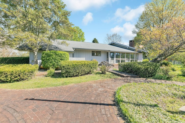 310 Par Ln, Greeneville, TN 37743 - ranch-style home with a chimney