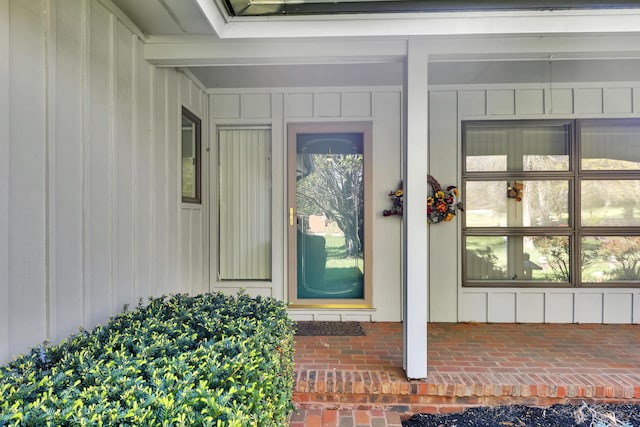 310 Par Ln, Greeneville, TN 37743 - doorway to property with board and batten siding