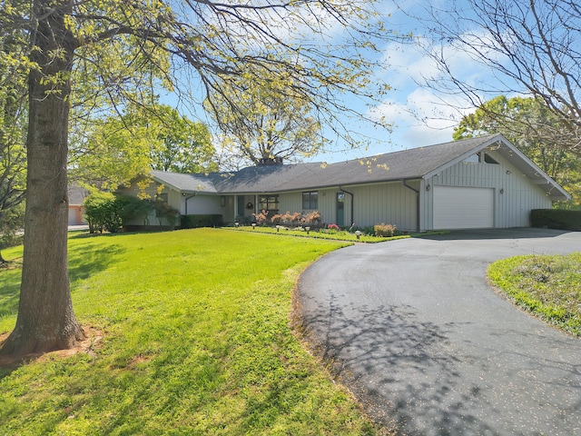 310 Par Ln, Greeneville, TN 37743 - single story home featuring a garage, a front lawn, and driveway