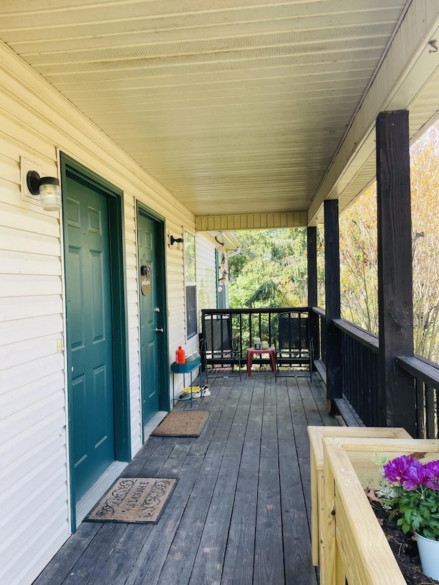 4051 Wynn St, Morristown, TN 37814 - deck featuring a porch