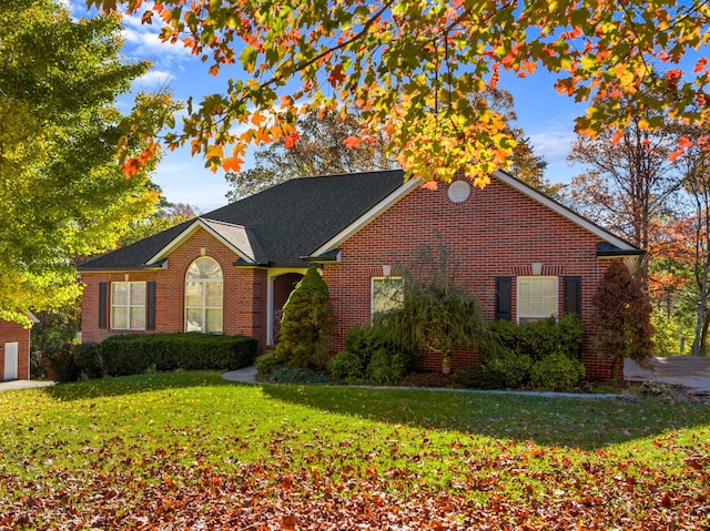 view of front facade with a front yard