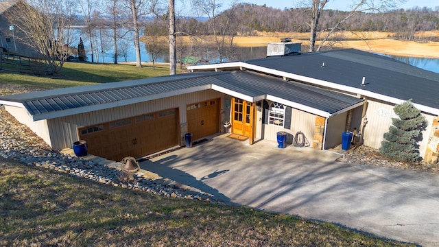 view of front of home featuring a garage and a front lawn