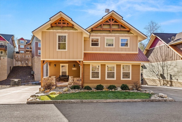 craftsman house featuring central AC