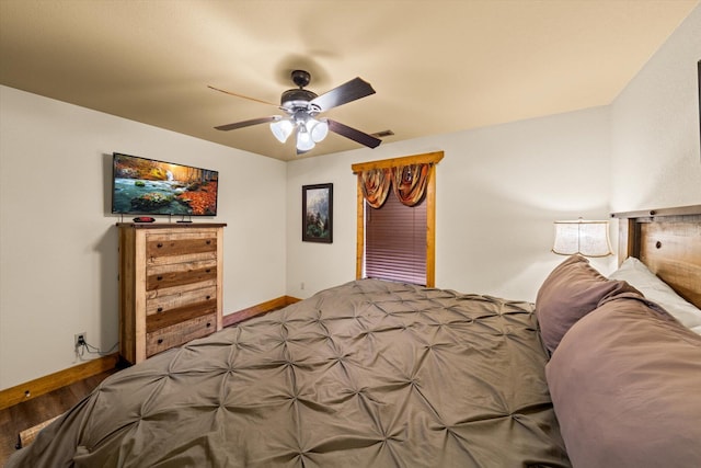 bedroom featuring ceiling fan