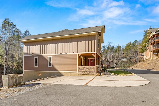 view of front of property