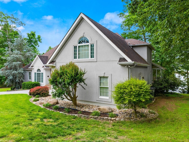 1647 Talon Ct, Talbott, TN 37877 - view of side of property featuring stucco siding, a lawn, and a shingled roof