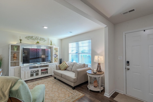825 Greene Meadow Dr, Talbott, TN 37877 - living area featuring wood finished floors, baseboards, and recessed lighting