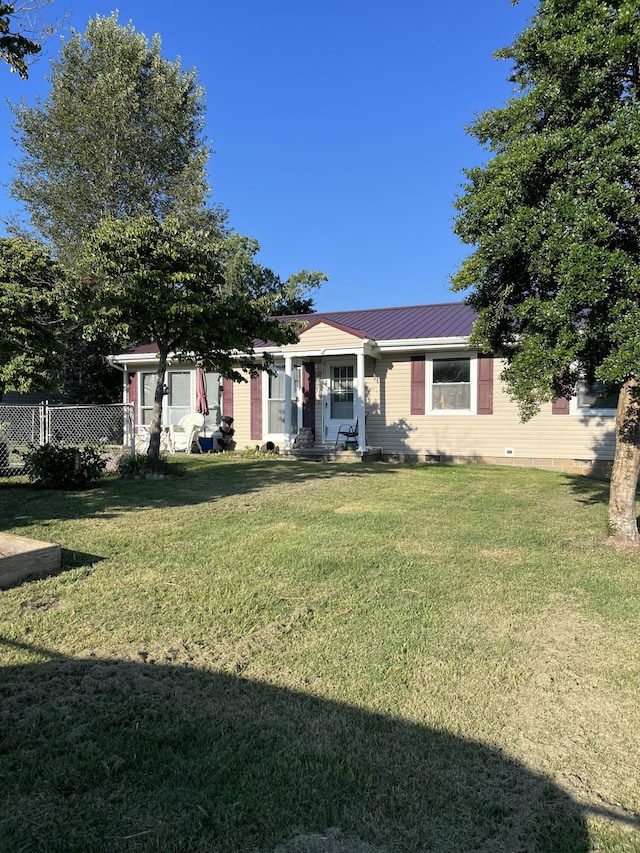 view of front of property with a front yard