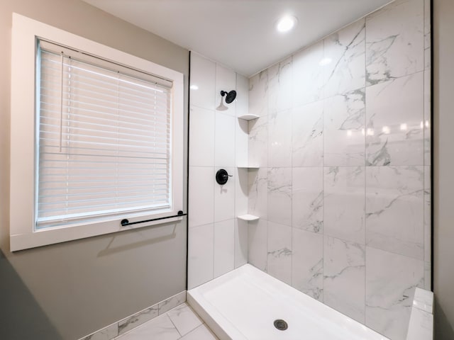 bathroom featuring a tile shower