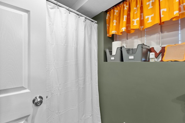 bathroom featuring a textured ceiling