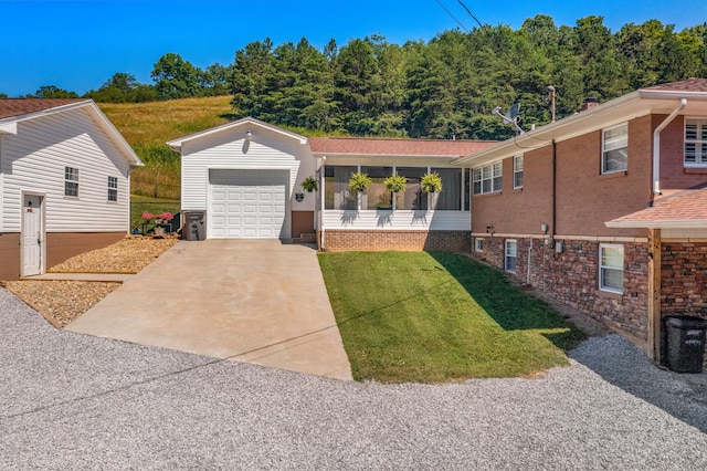 view of front of home featuring a front yard and a garage