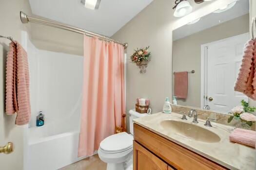784 Constitution Dr, Jefferson City, TN 37760 - full bathroom with shower / bath combination with curtain, vanity, and toilet