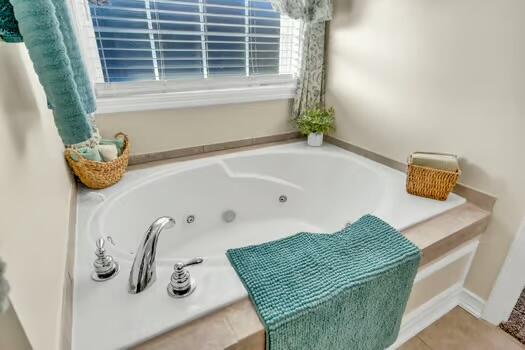 784 Constitution Dr, Jefferson City, TN 37760 - full bathroom featuring a whirlpool tub and tile patterned floors