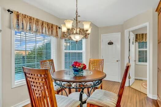 784 Constitution Dr, Jefferson City, TN 37760 - dining room featuring light wood-style floors, baseboards, and a notable chandelier