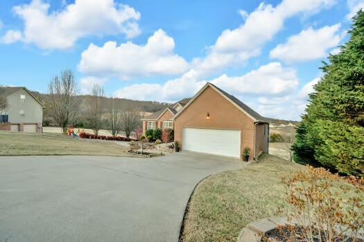 784 Constitution Dr, Jefferson City, TN 37760 - view of front of house featuring a garage