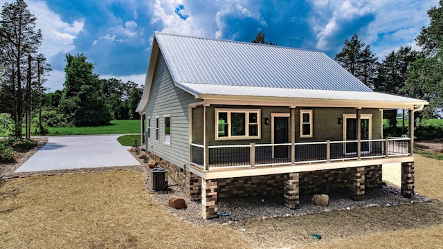 1056 Old Newport Hwy, Dandridge, TN 37725 - view of front of property with a metal roof, covered porch, and a front lawn