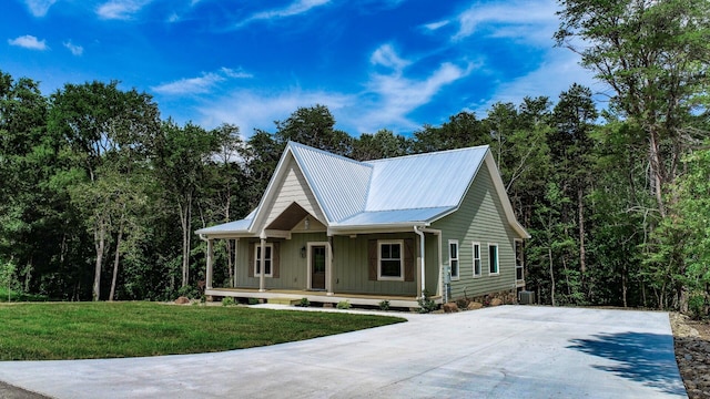 1056 Old Newport Hwy, Dandridge, TN 37725 - view of front facade featuring driveway, covered porch, a front lawn, and a metal roof