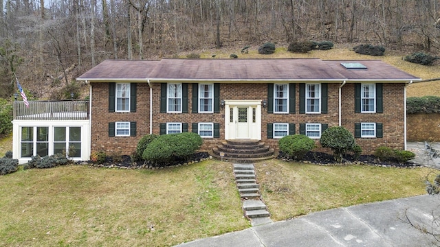 view of front of home with a front lawn