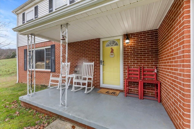 entrance to property featuring a porch