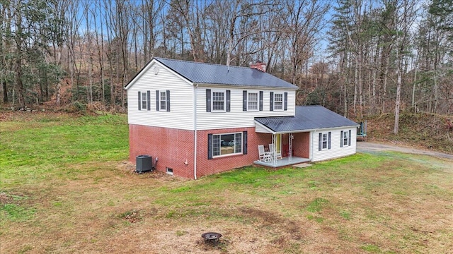 view of front of house featuring central AC and a front lawn