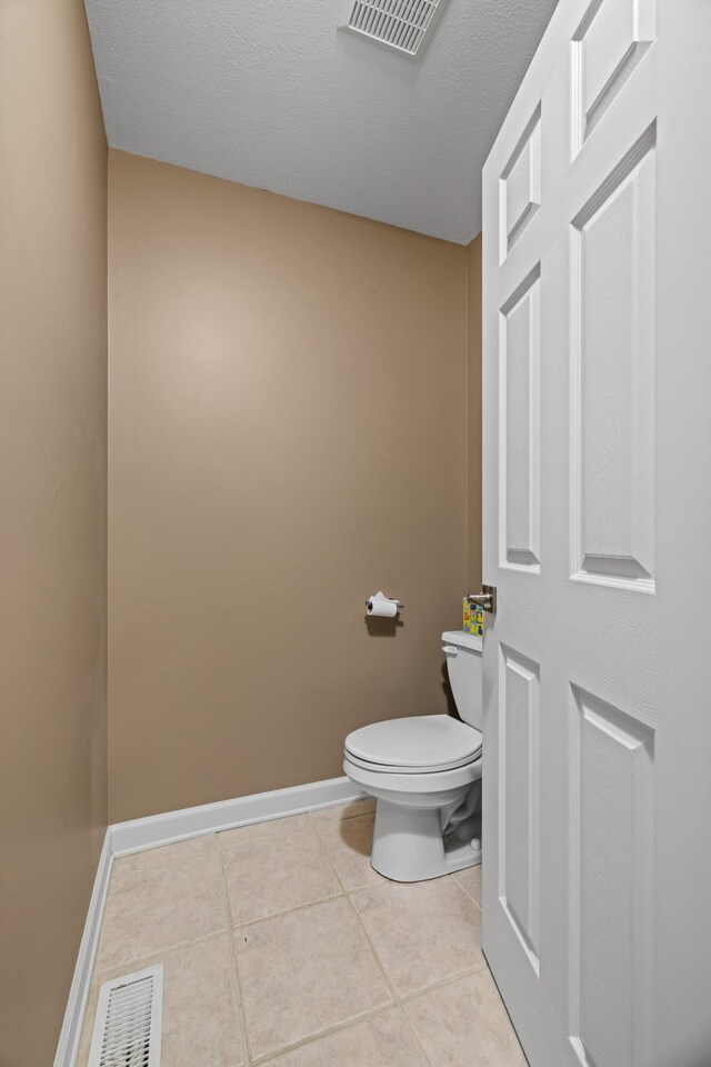 117 Tahlequah Ln, Loudon, TN 37774 - bathroom featuring tile patterned floors, baseboards, toilet, and a textured ceiling