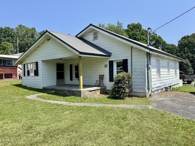 166 Clevenger Cut Off Rd, Newport, TN 37821 - view of front of property featuring a front lawn