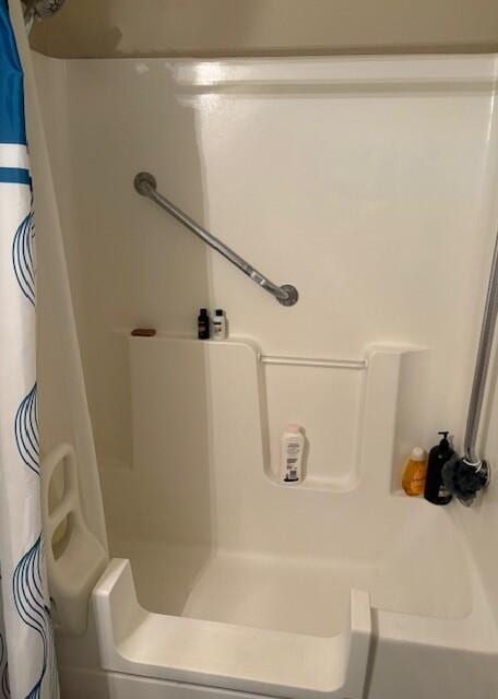 852 Quiet Oaks Way, Dandridge, TN 37725 - full bath with shower / tub combo with curtain