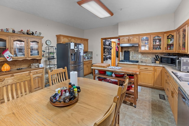 kitchen featuring backsplash and appliances with stainless steel finishes