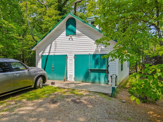 1130 Squirewood Way, Dandridge, TN 37725 - garage featuring a garage