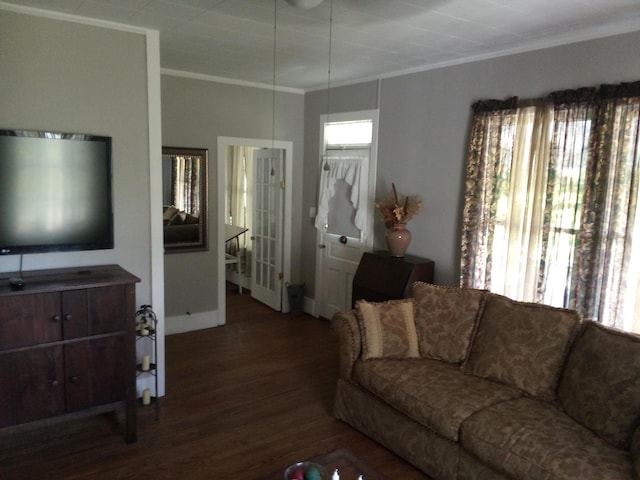 059/057.00 Spring Creek Rd, Dandridge, TN 37725 - living area with baseboards, crown molding, and wood finished floors