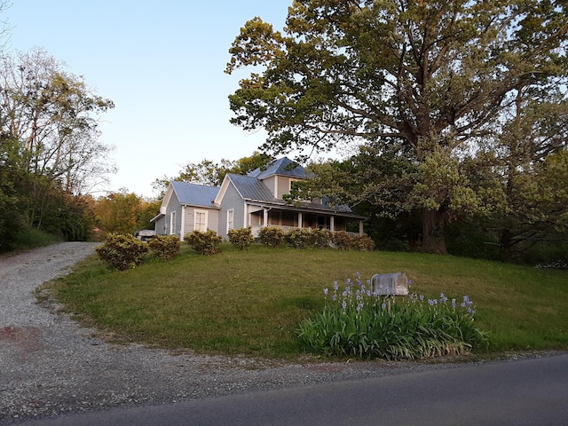 059/057.00 Spring Creek Rd, Dandridge, TN 37725 - view of front facade featuring metal roof, driveway, and a front lawn