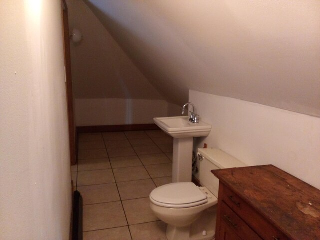 059/057.00 Spring Creek Rd, Dandridge, TN 37725 - bathroom featuring toilet, tile patterned floors, and vaulted ceiling