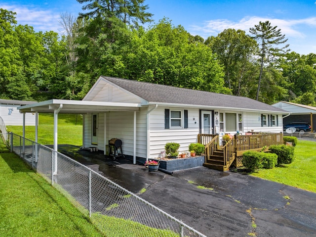 305 Hamilton Pl, Kingsport, TN 37663 - view of front of home featuring a carport, driveway, a shingled roof, and a porch