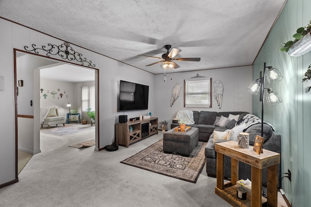 305 Hamilton Pl, Kingsport, TN 37663 - living area featuring ceiling fan, light carpet, and a textured ceiling