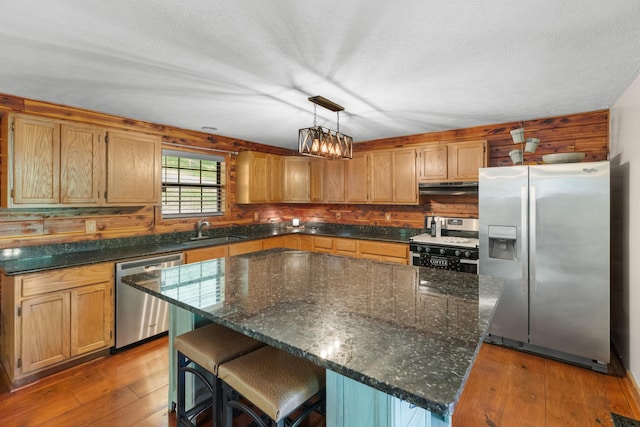 148 Delph Ln, Mooresburg, TN 37811 - kitchen with appliances with stainless steel finishes, under cabinet range hood, a sink, hardwood / wood-style floors, and a center island