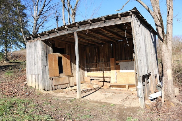 view of outbuilding