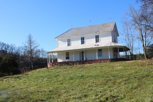 view of front of house with a front lawn