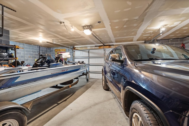 3912 Isaac Ave, Morristown, TN 37814 - garage featuring concrete block wall