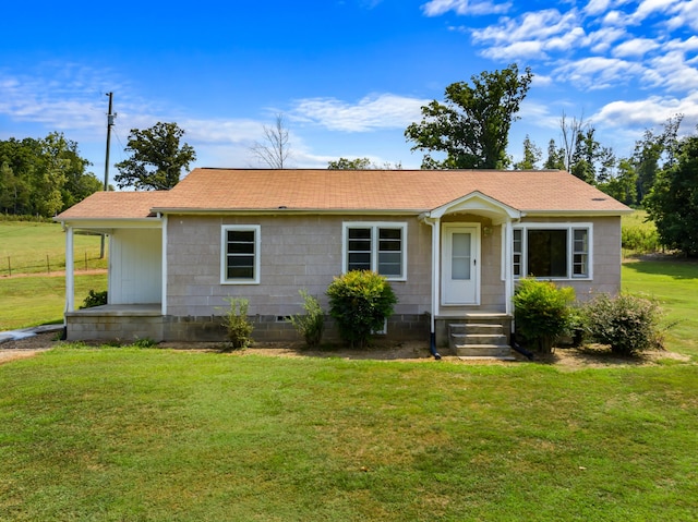 view of front of home featuring a front yard