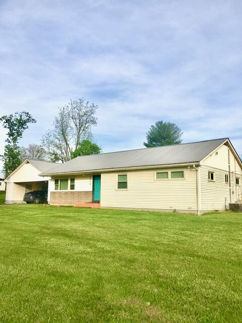 exterior space featuring a yard