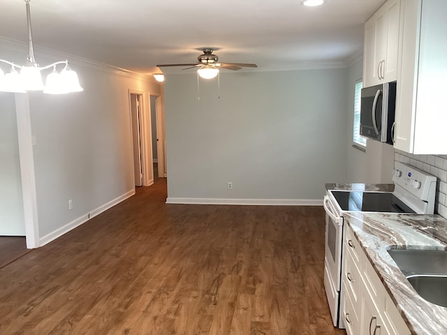 kitchen featuring backsplash, ceiling fan with notable chandelier, electric stove, crown molding, and white cabinetry