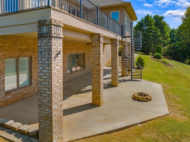 view of patio featuring a fire pit