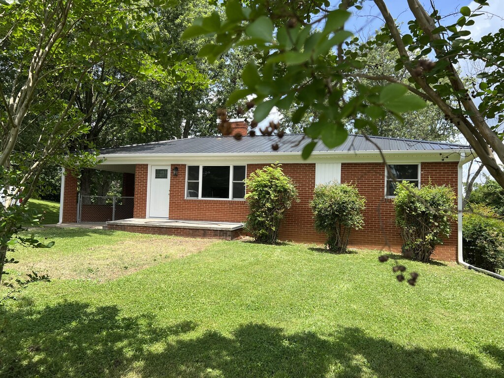 394 Milburn St, Morristown, TN 37814 - photo 1