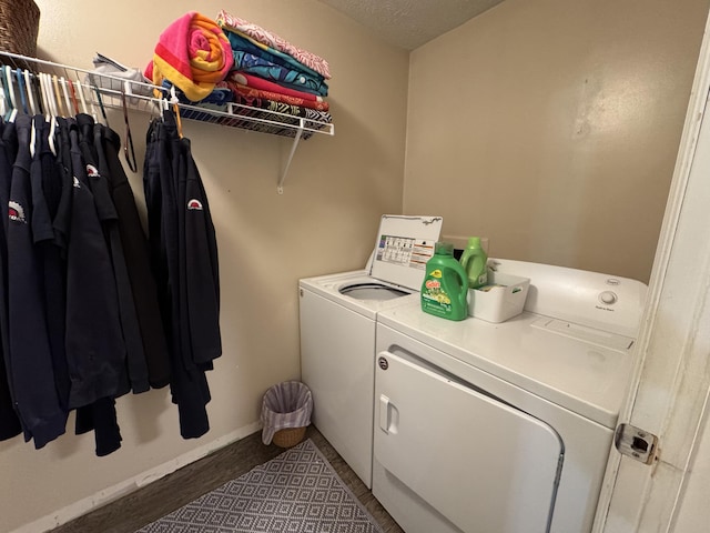 washroom with washer and dryer and a textured ceiling