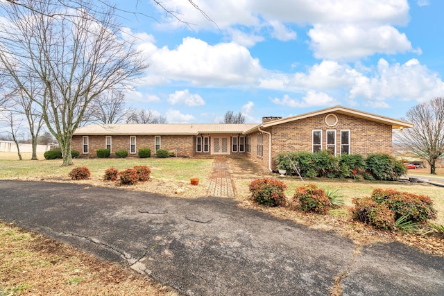 ranch-style home with a front yard