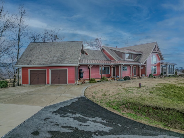 view of front facade with a garage