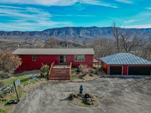 view of front of house featuring a garage and a mountain view