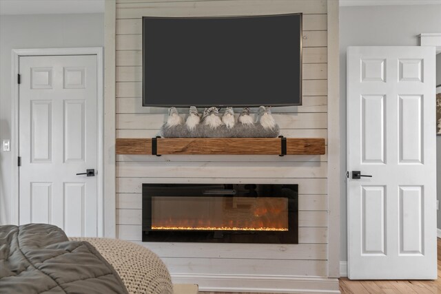 2940 Beecarter Rd, Dandridge, TN 37725 - interior details with wood finished floors and a fireplace