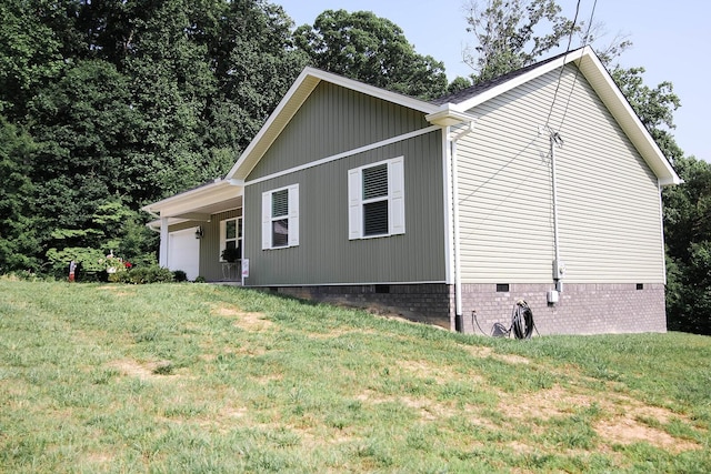 1161 Wooddale Rd, Morristown, TN 37814 - view of side of property with crawl space, a garage, and a lawn
